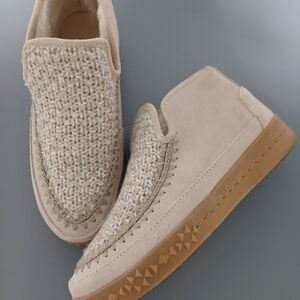 Muk Luks Tan and Cream Women's Moccasins